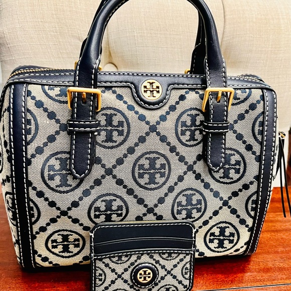 Tory Burch Handbags - Tory Burch T monogram handbag